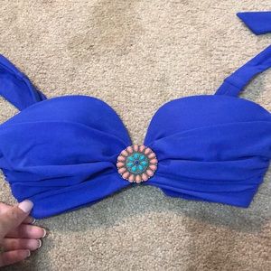 Small bathing suit top with broach